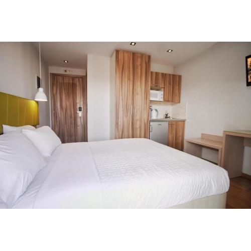 Elements Rooms & Apartments