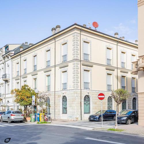 Elena House Apartments