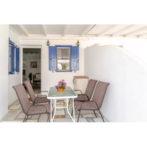 Elenitas beach house in Ornos