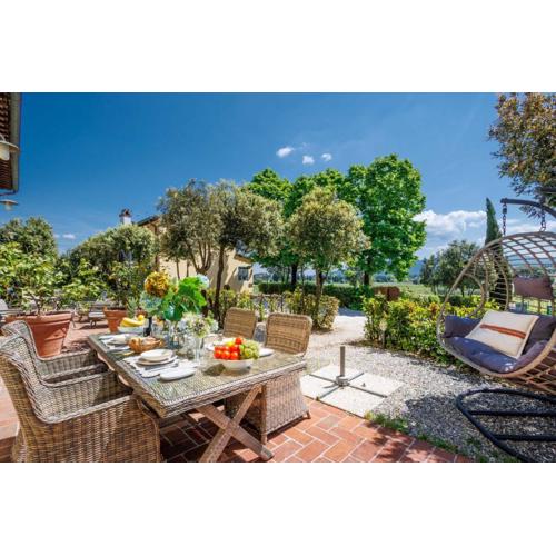 Elisa Farmhouse Apartment in Wine Resort in Lucca
