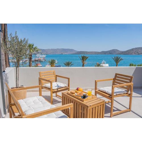 Elounda Helios Luxury Apartment with Rooftop Jacuzzi
