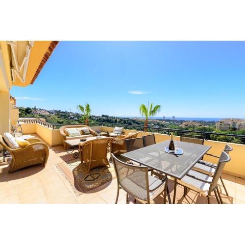 Elviria Hills Penthouse - Idyllic Golf & Sea View Oasis in Marbella