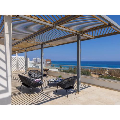 Emerald Bay Sea-Front Penthouse