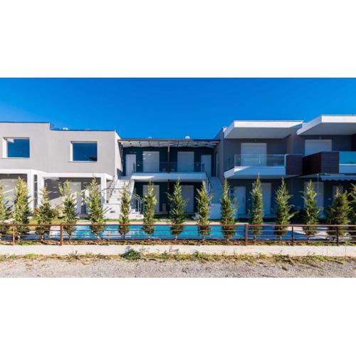 Emerald Luxury Suites & Pool II