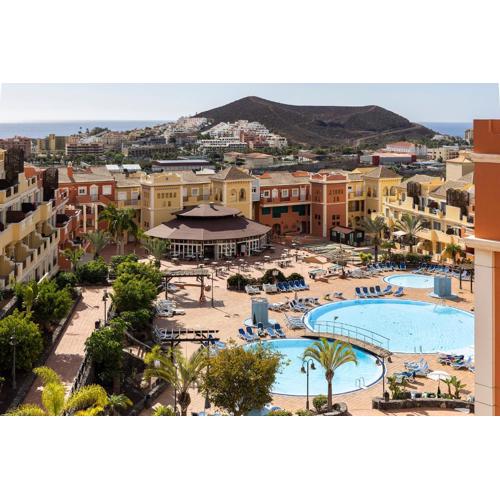 EMILIA - Los Cristianos, heated pool, spacious terrace, fibre net, tv channels