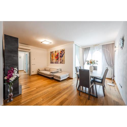 Emilia Suite Street