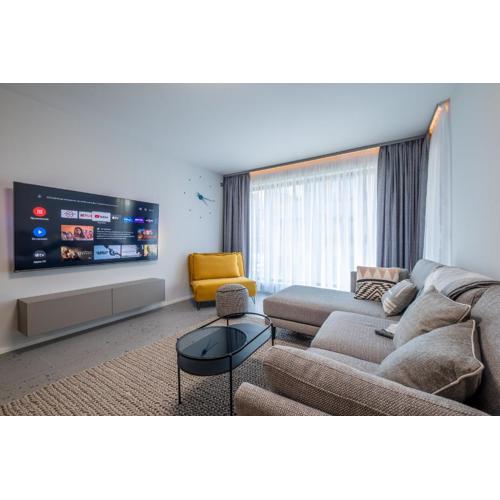 Emirates Lux Apartment and Parking