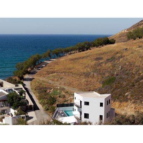EmJo Villa, By the Sea, Stroll to Beach & Dining, By ThinkVilla