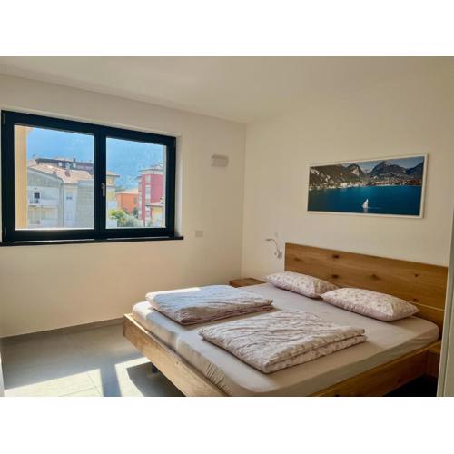 Emma`s Riva-Dream deluxe - sonnige 2-Zimmer-Wohnung mit privatem Parkplatz und Terrasse in Riva del Garda