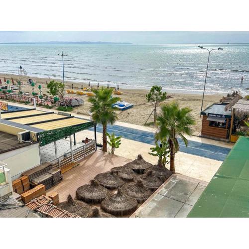 Empire Beach 684