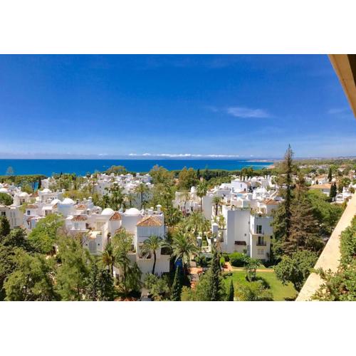 Encantador apartamento en Marbella, bonita terraza y vista al mar