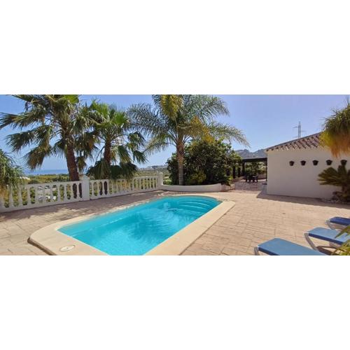 Encantador Cortijo con Piscina Privada y Vista al Mar