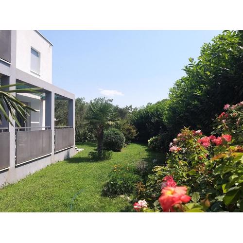 Enelani Apartments