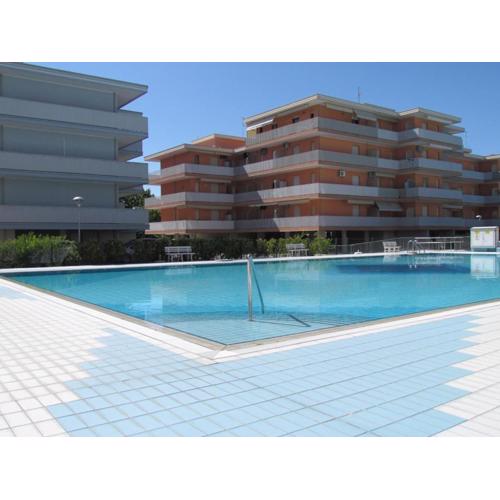 Enjoy a renovated flat surrounded by pools