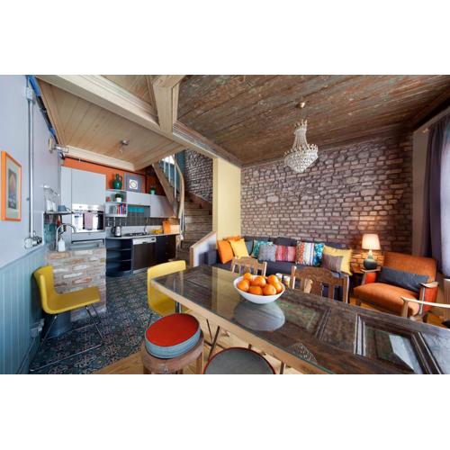 Enjoy Golden Horn views from Tangerine house