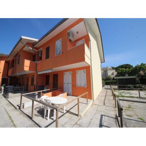 Enjoy our villa with private garden in Rosolina