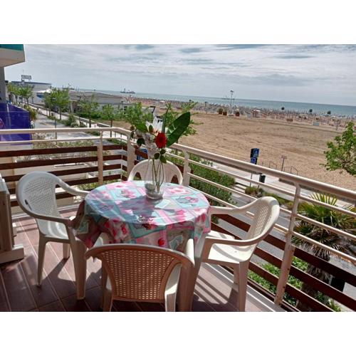 Enjoy the sea from our relaxing flat