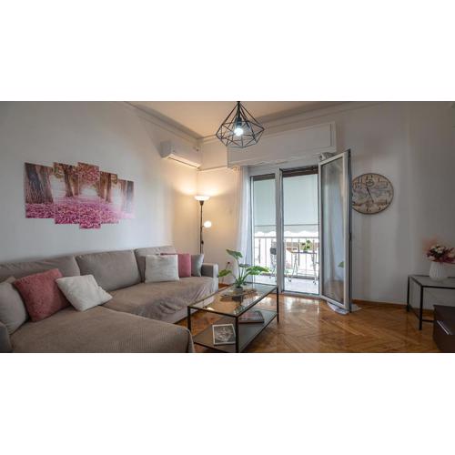Entire Apt, 2nd Floor, Balcony