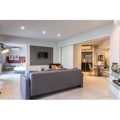 Entire Building in the Heart of Athens Sleeps 15 with Private Rooftop Terrace