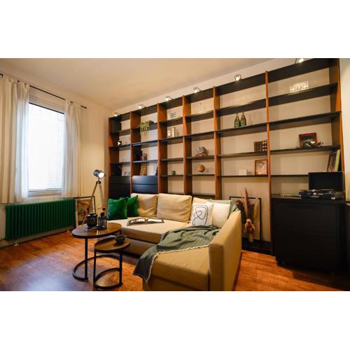 Entire Industrial Flat Venice with Patio - Free Parking