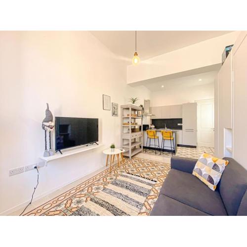 Entire Studio Apartment in Sliema 1A by Solea