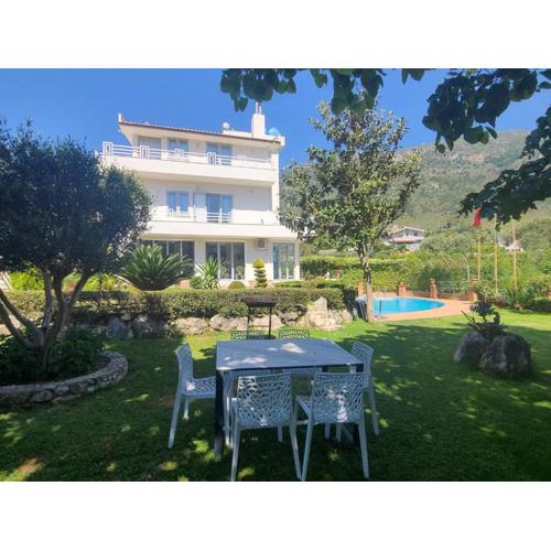 Entire Villa Elida