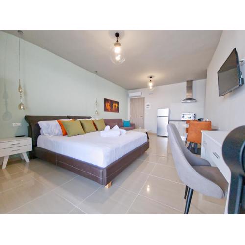 Epipleon Luxury Suites -105- Δωμάτιο 35τμ με βεράντα 35τμ μπροστά στη θάλασσα