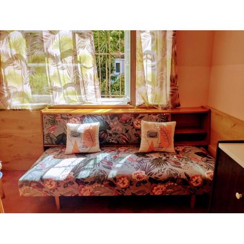 Era Echoes - Preserved Historical Apartment