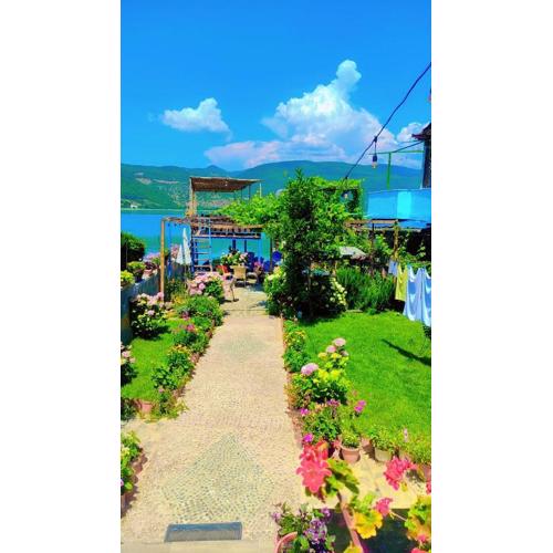 ERDA LAKESIDE Guesthouse