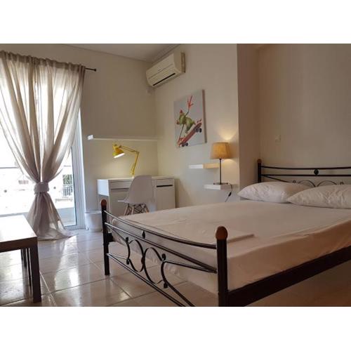 Errathens Zephyr Apartment - Athens Center, 3 BD, 1 BATH