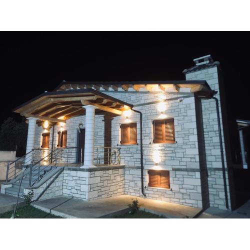 Ervis Villa