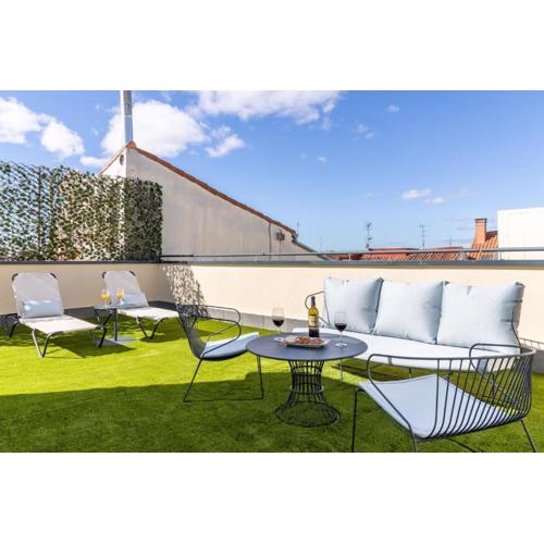 Escape in Trendy Triplex with Terrace in the Heart of Madrid Toledo atico II