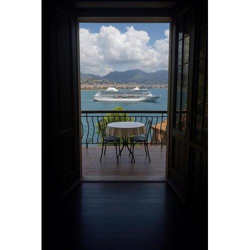 Escape to History in a Stunning Stone House with Garden and Sea View in the Heart of Alanya