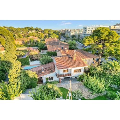 Escape to Salou! Pool, Barbecue & Beach 5 Min Away