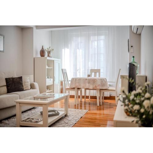 Esnaola by People Rentals