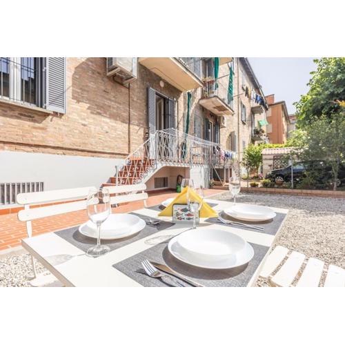 Essential Bologna - Ambrogio Host