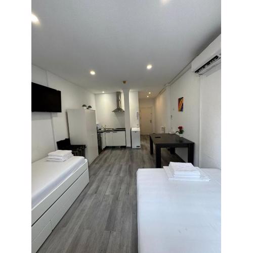 Estudio en Callao, 4 personas