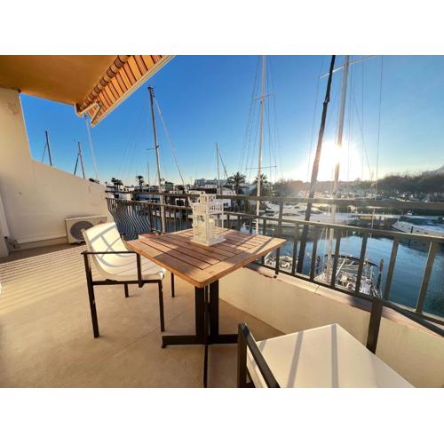 Estudio Frente al Canal con Terraza