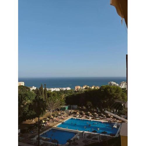 Estudio reformado con vistas al mar y piscina, Ideal para parejas en Benalmádena