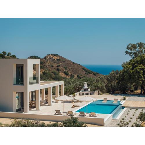 Euphoria Hill Villa, By TK Property Management
