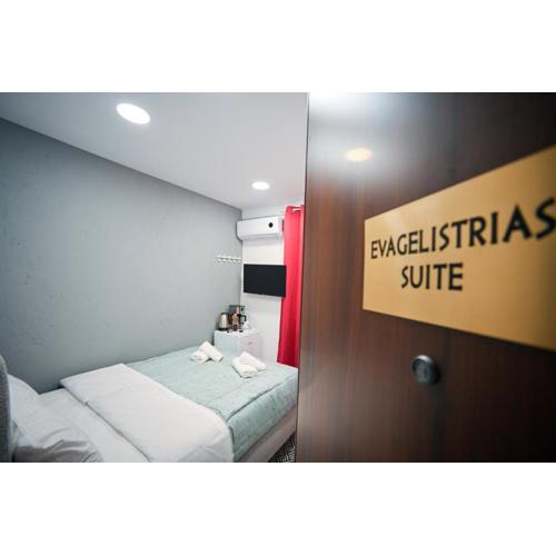 Evagelistrias Suite by Zeussuites