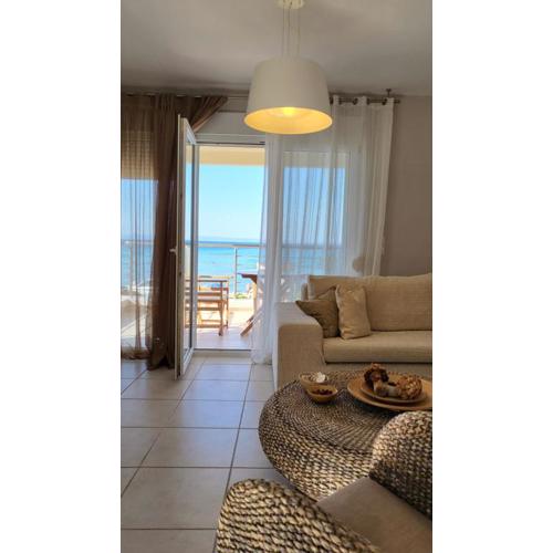 Evita Maisonette, Elegant Beachfront apt, Polychrono