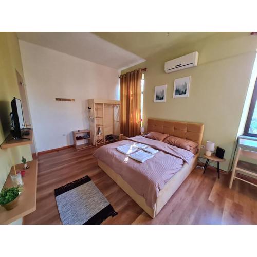 Ex-Block District charming studio apartment with treeish sorrounding view!