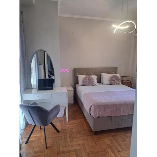Exarchia Penthouse Cozy & Central