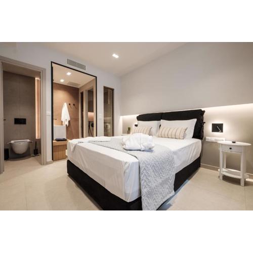 Exceptional Acropolis Suite by CloudKeys