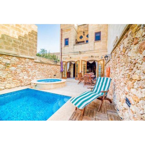 Exceptional villa in In-Nadur with private pool.
