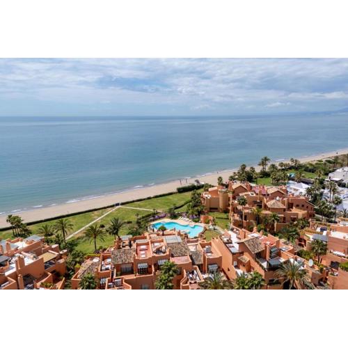 Exclusive 1 line Beach Apartment in Marbella with Panoramic Views