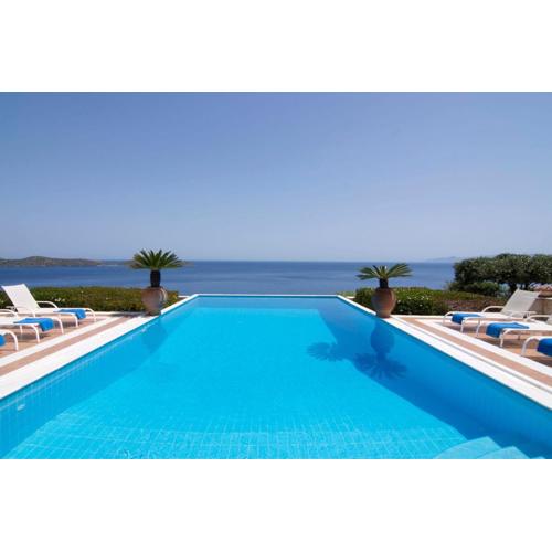 Exclusive 6 Br Villa with Infinity Pool and Sea Access
