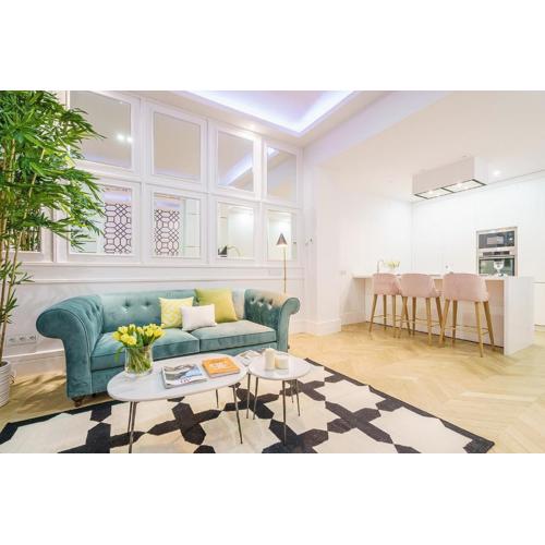 Exclusive apartment just steps from Gran Vía