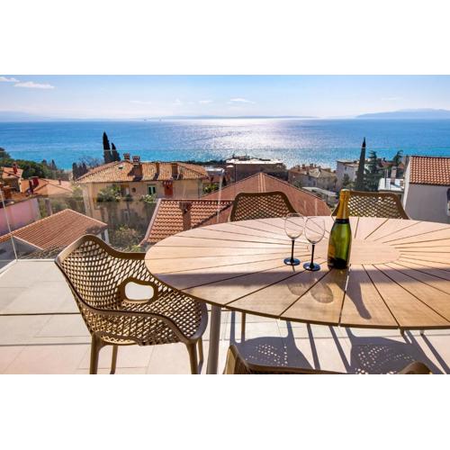 Exclusive Condo SOHO Opatija center with pool and terrace